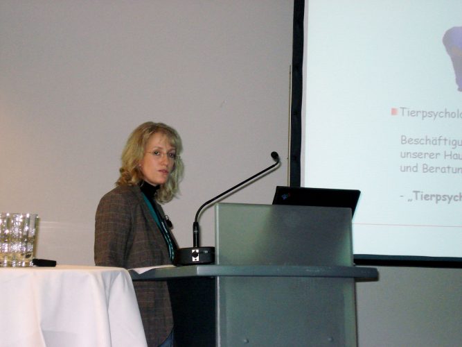 Dr. Britt van den Berg