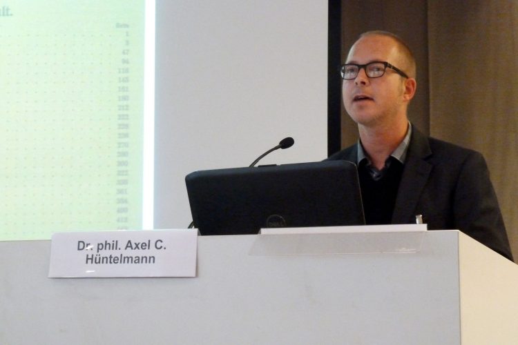 Dr. Axel C. Hüntelmann